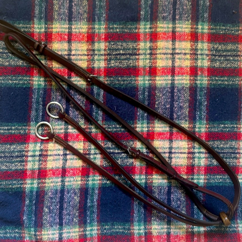Edgewood flat running martingale. Large Horse size.